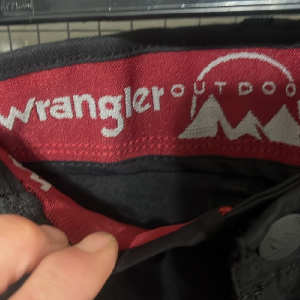 Wrangler Men's Black Cargo Pants - Picture 2 of 4
